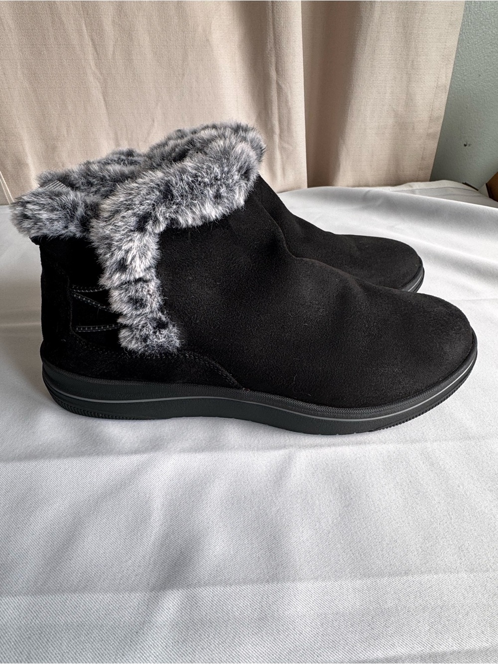 Clarks Black Ankle Winter Boots with Gray Faux-Fur Trim